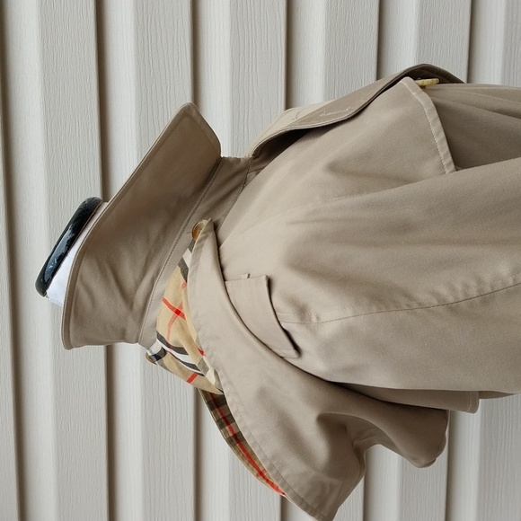 BURBERRY CHECK LINED CLASSIC TRENCH COAT WITH DETACHABLE HOOD - Picture 5 of 16